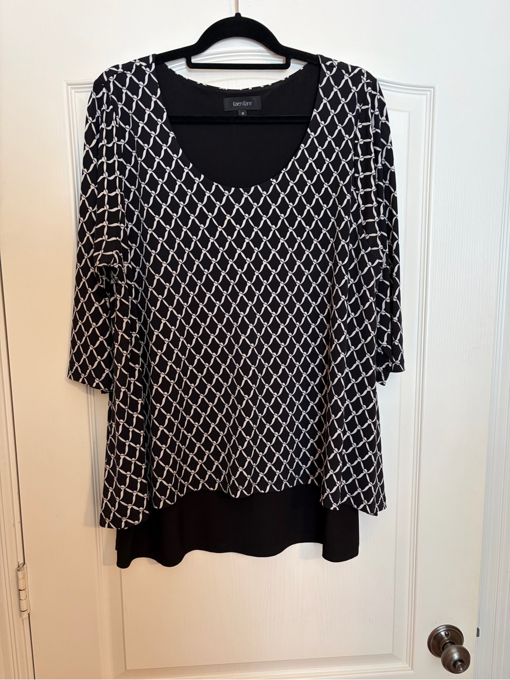 Karen Kane Black & White Patterned Scoop Neck 1X Tunic Top - Picture 8 of 8